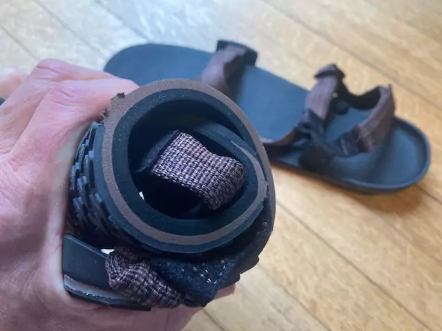 xeroshoes z-trail - so flexible it can be rolled up